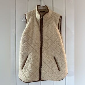 Old Navy Cream Sherpa Vest Size L